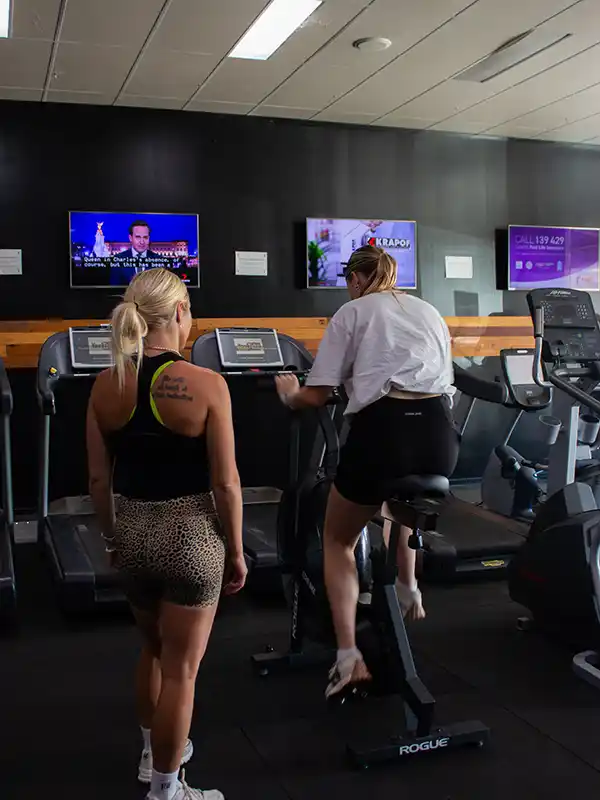 evolve fitness & performance cohuna -trainer bree watching a lady ride an exercise bike